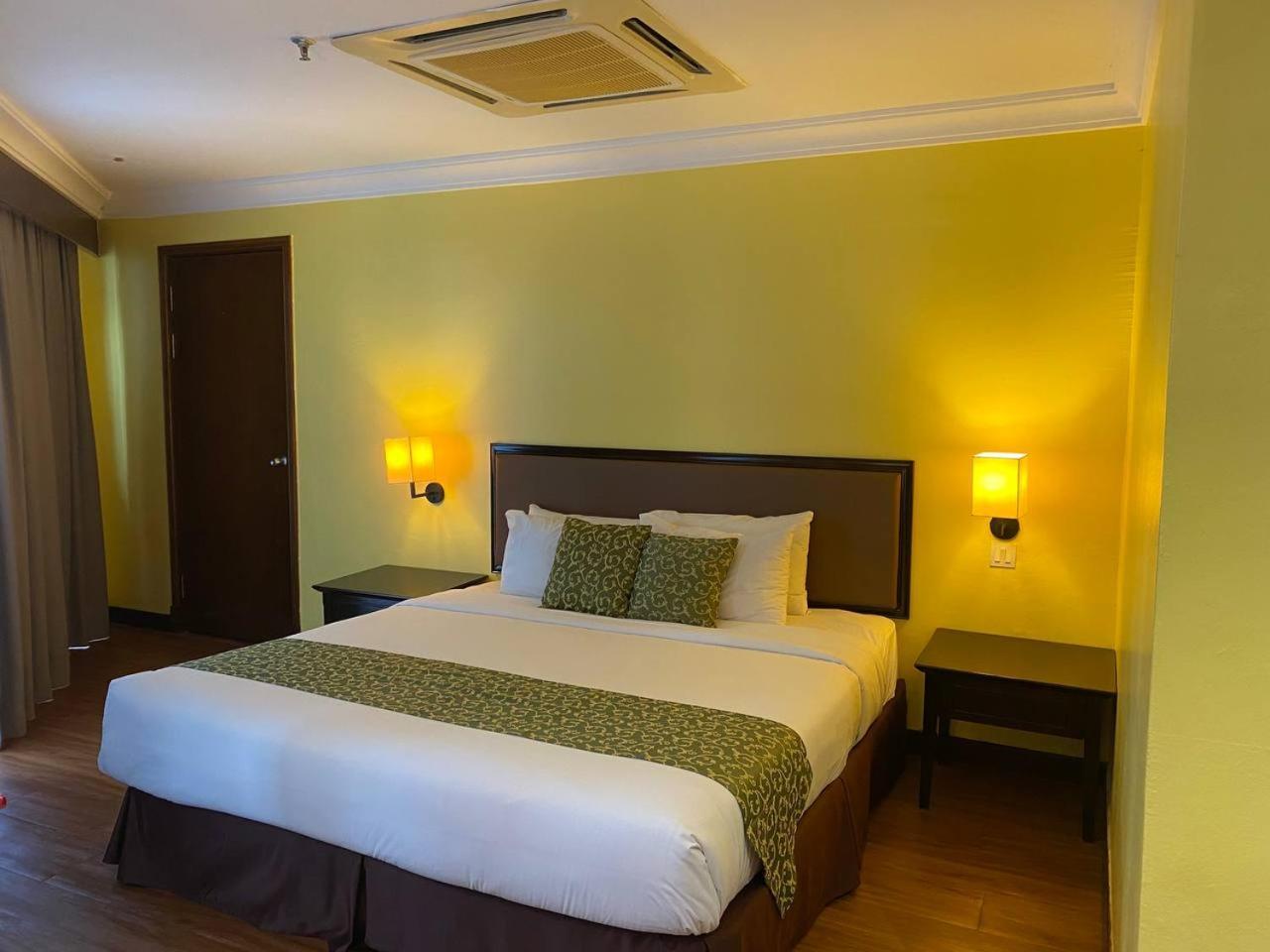 Ehsan Seaview Hotel Port Dickson Exterior photo